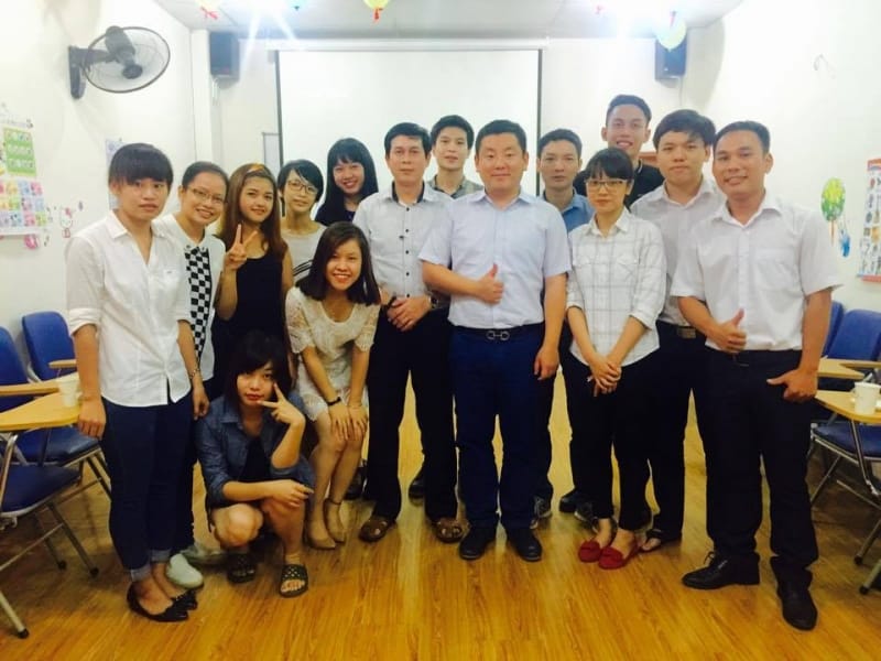 Học viên và giáo viên tại trung tâm hàn ngữ Sejong