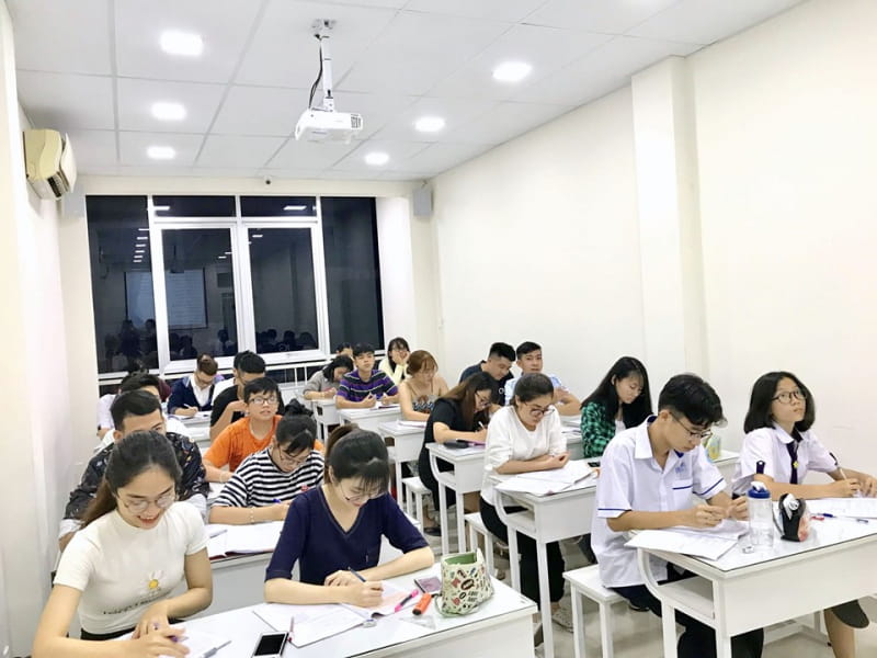 Lớp học tại trung tâm Anh ngữ Huy Trịnh